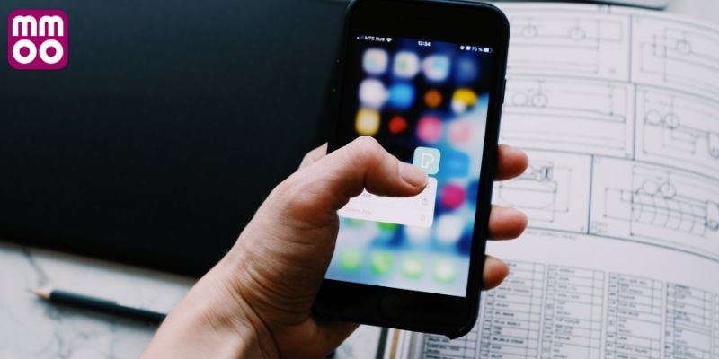 Đối với iPhone quy trình tải có chút khác biệt